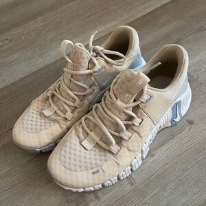 Gently Worn New Looking Nike Women's Free Metcon 5 Training Shoes 8 Sand Blue